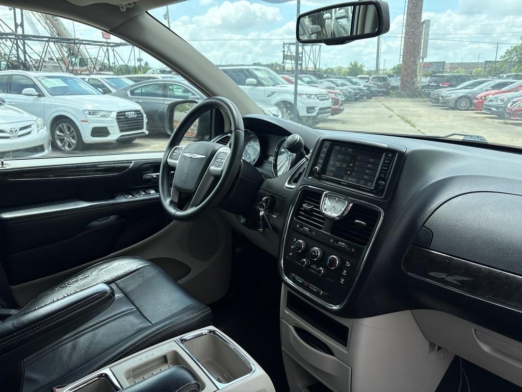 Chrysler Town & Country 4dr Wgn LX 2015