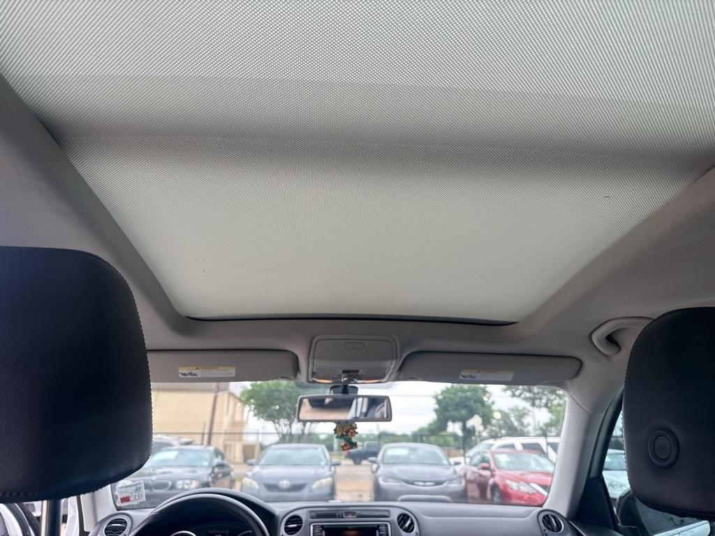 Volkswagen Tiguan 2.0T Sport FWD 2017