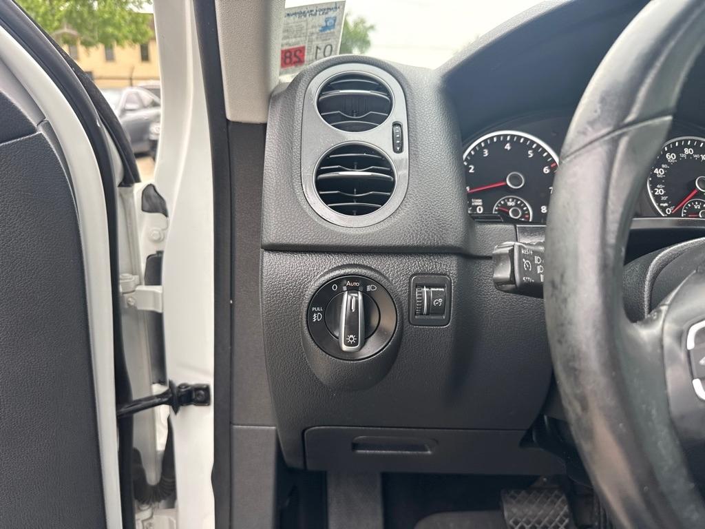 Volkswagen Tiguan 2.0T Sport FWD 2017