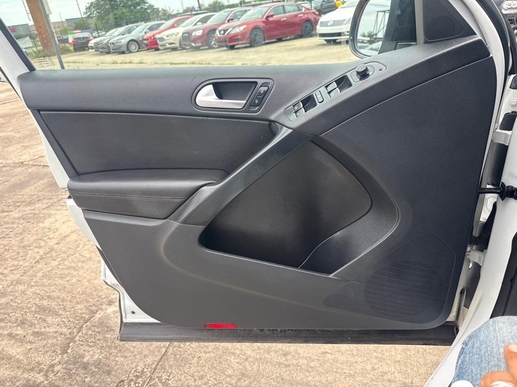 Volkswagen Tiguan 2.0T Sport FWD 2017