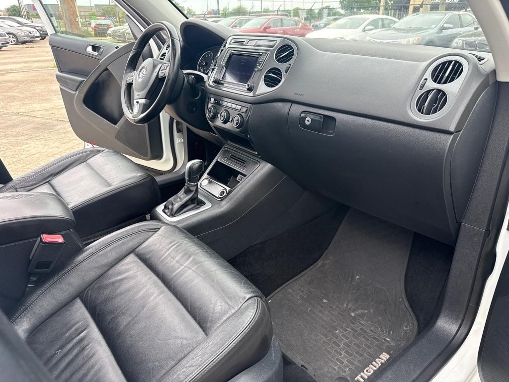 Volkswagen Tiguan 2.0T Sport FWD 2017