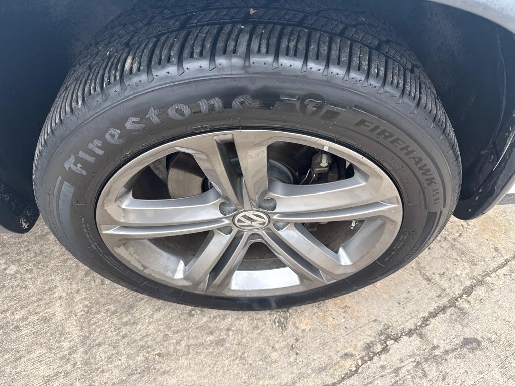 Volkswagen Tiguan 2.0T Sport FWD 2017