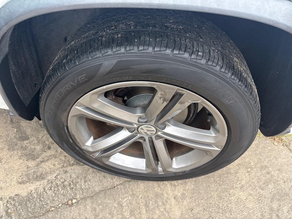 Volkswagen Tiguan 2.0T Sport FWD 2017