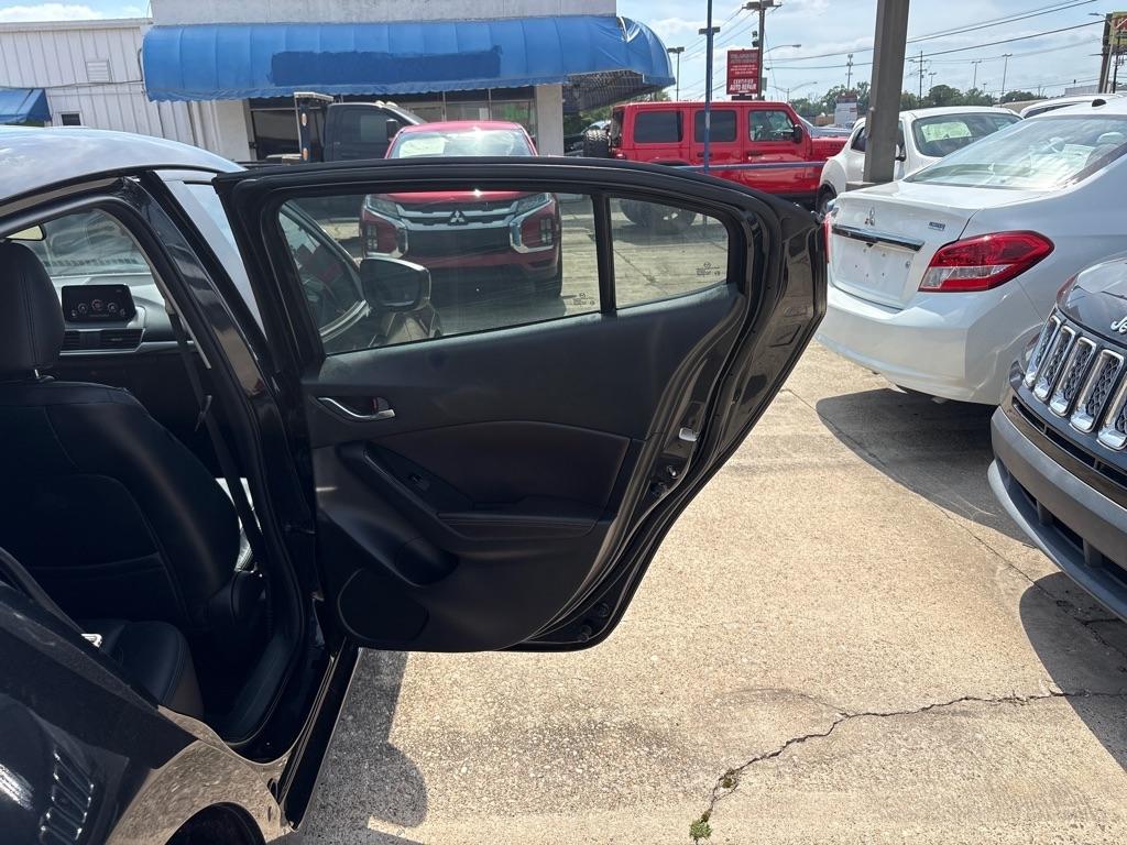 Mazda Mazda3 4-Door Touring Auto 2018