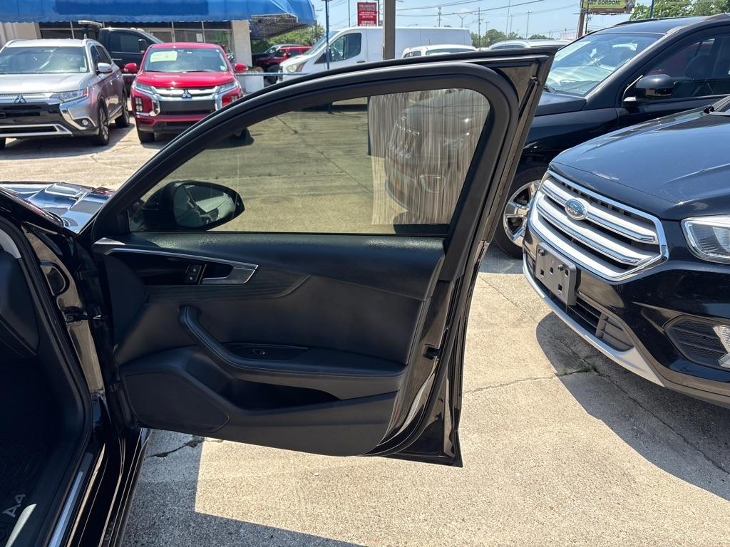 Audi A4 Sedan Premium Plus 40 TFSI quattro 2022