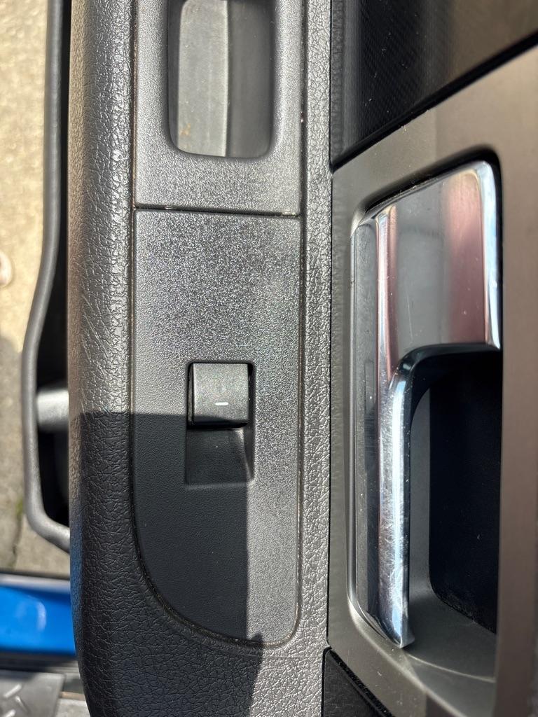 Ford F-150 4WD SuperCrew 145" Platinum 2012