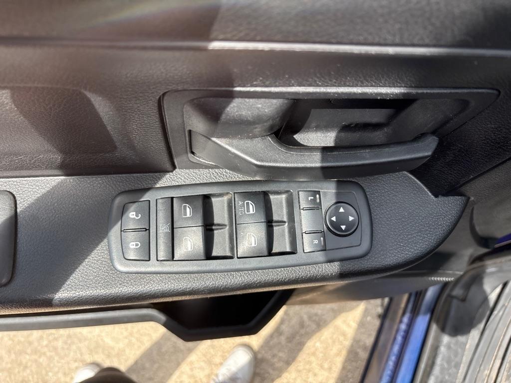 RAM 1500 2WD Crew Cab 140.5" Tradesman 2013