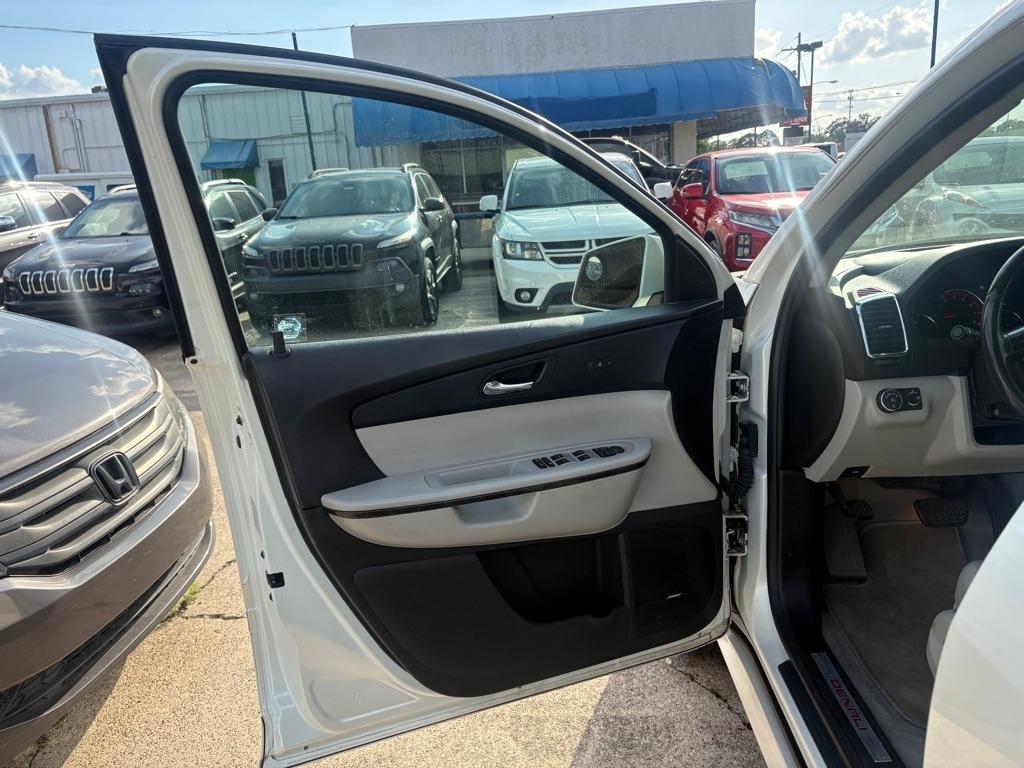 GMC Acadia FWD 4dr Denali 2012