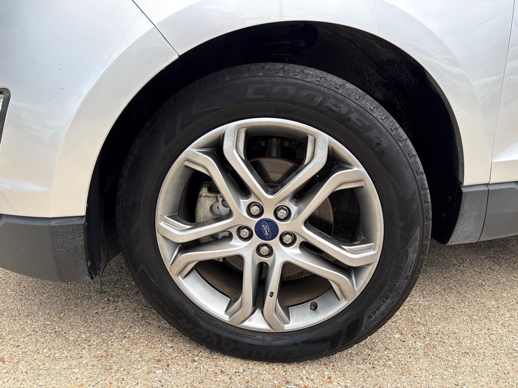 Ford Edge 4dr Titanium FWD 2015
