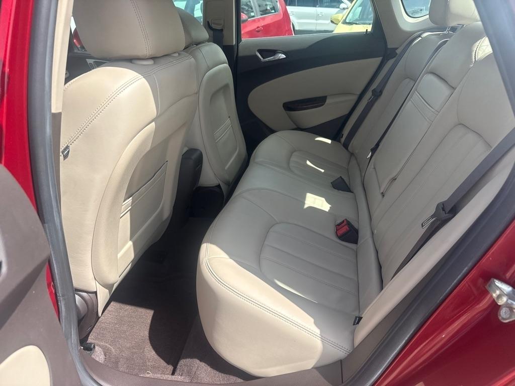 Buick Verano 4dr Sdn Leather Group 2012