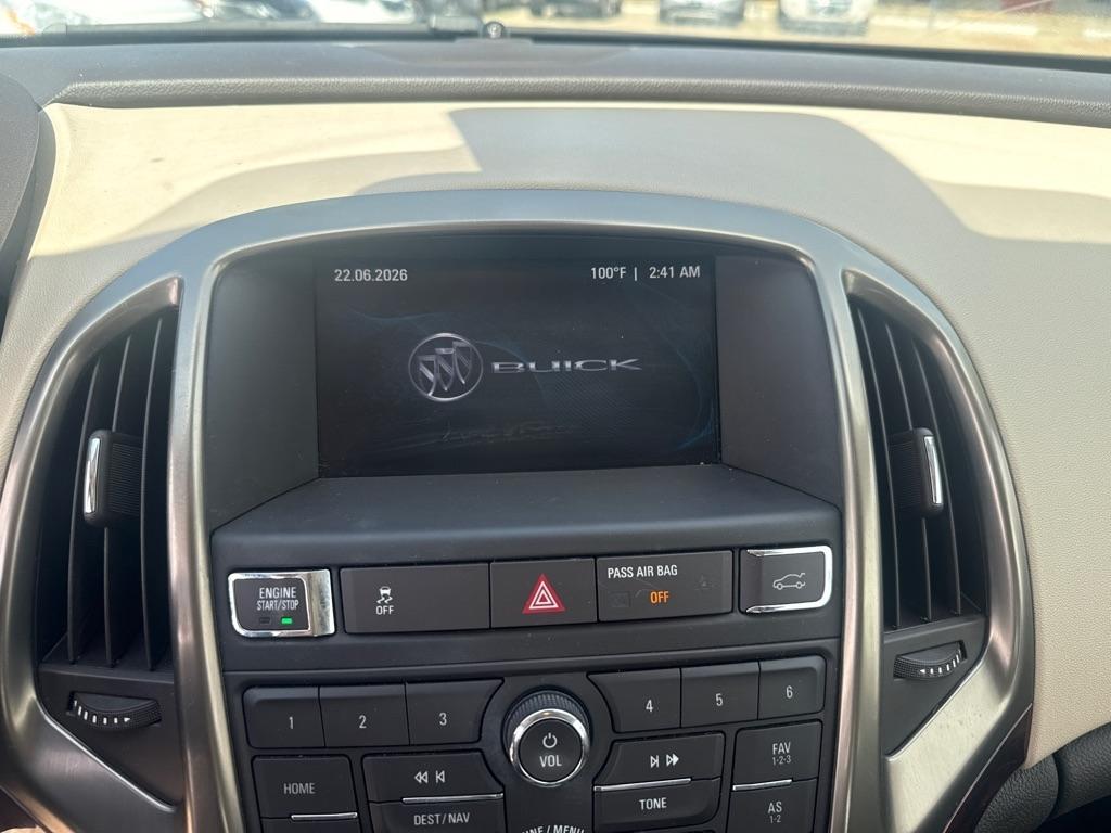 Buick Verano 4dr Sdn Leather Group 2012
