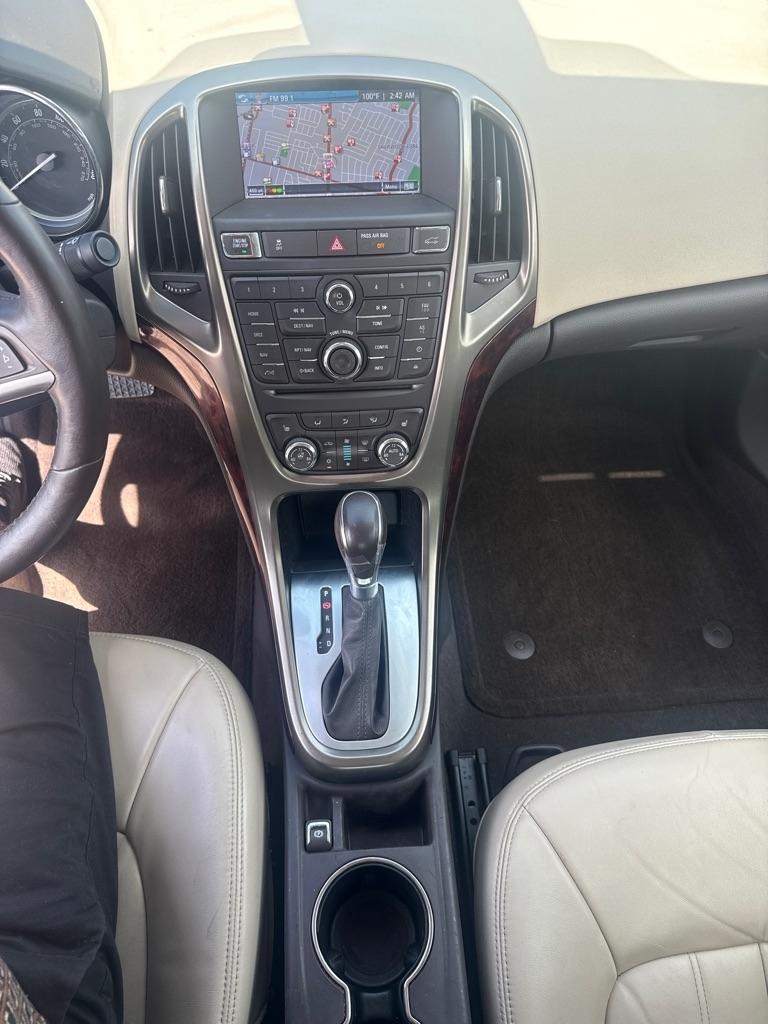Buick Verano 4dr Sdn Leather Group 2012