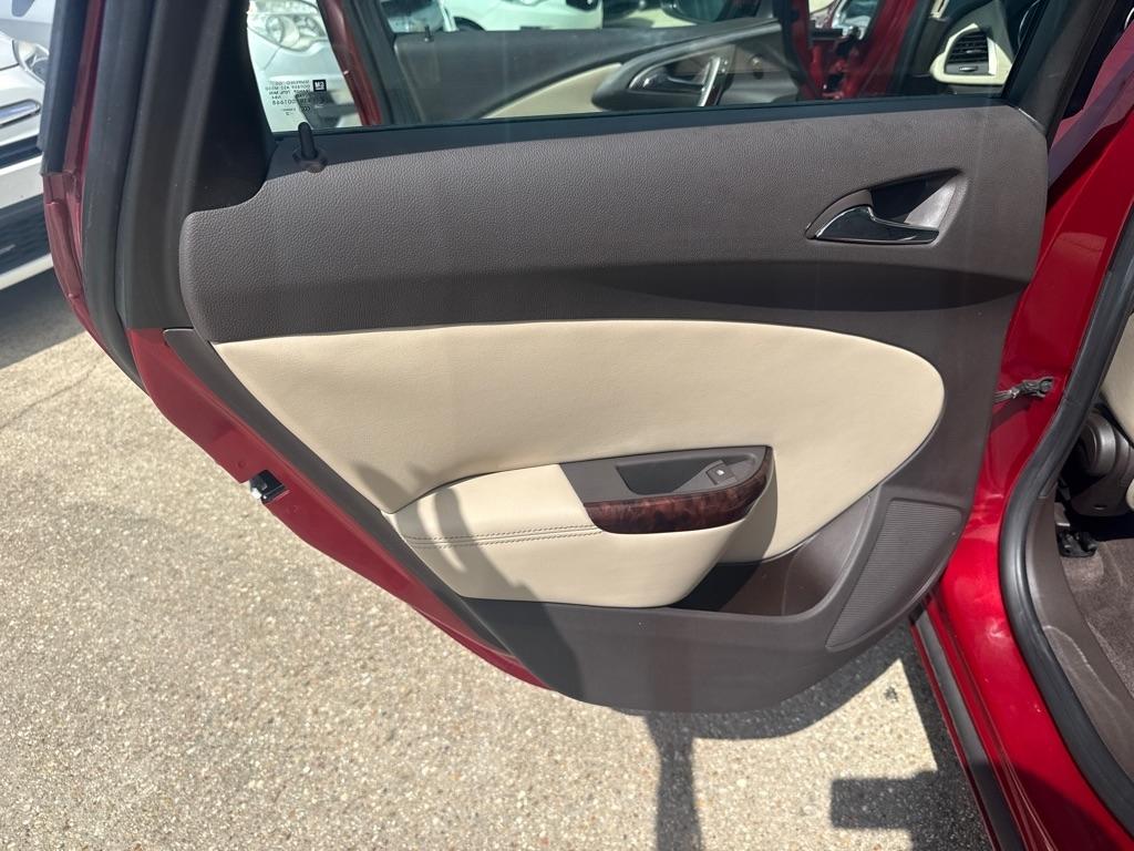 Buick Verano 4dr Sdn Leather Group 2012