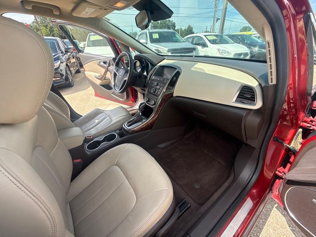 Buick Verano 4dr Sdn Leather Group 2012