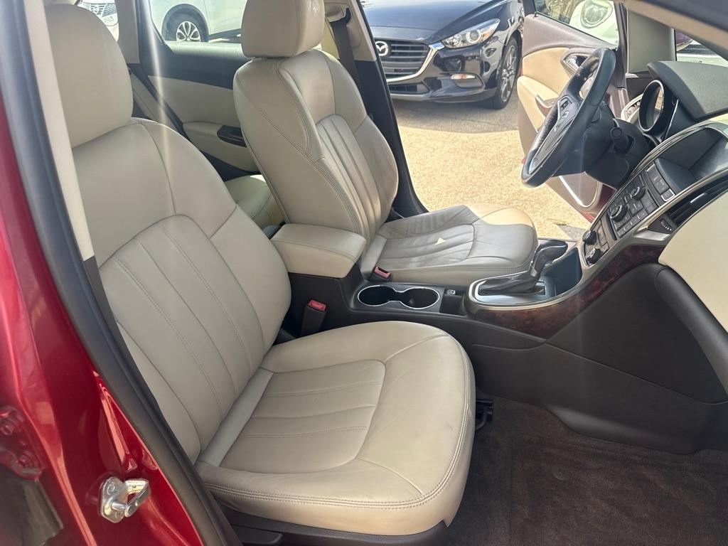 Buick Verano 4dr Sdn Leather Group 2012