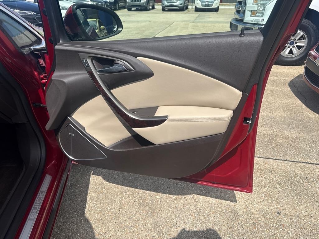 Buick Verano 4dr Sdn Leather Group 2012