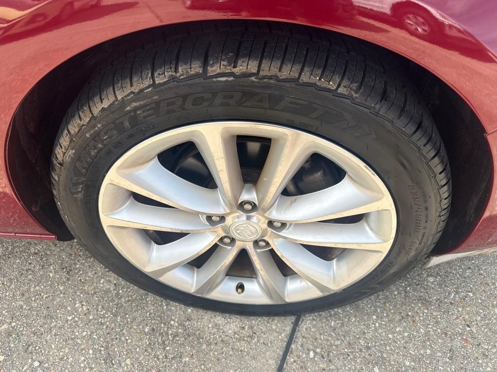 Buick Verano 4dr Sdn Leather Group 2012