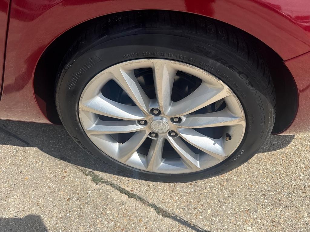 Buick Verano 4dr Sdn Leather Group 2012