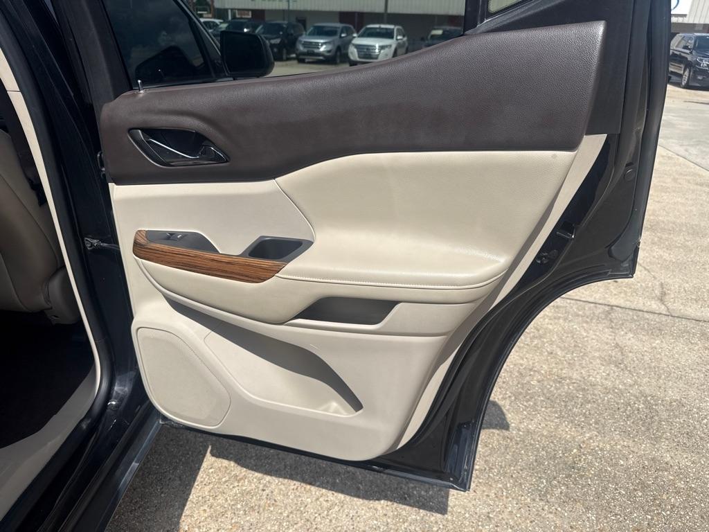 GMC Acadia FWD 4dr Denali 2017