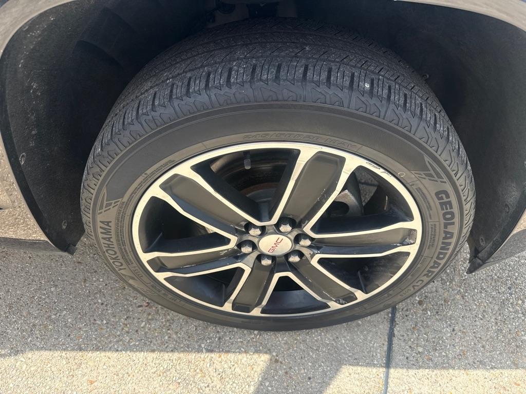 GMC Acadia FWD 4dr Denali 2017