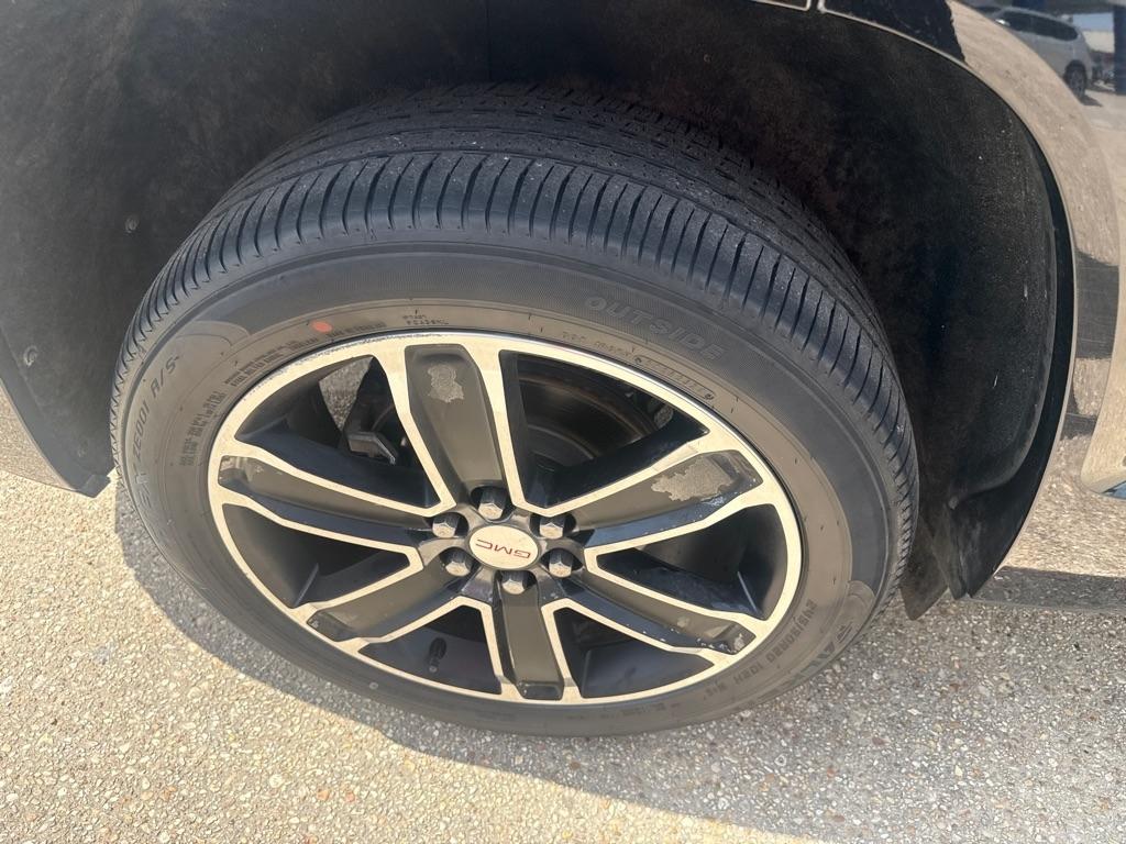 GMC Acadia FWD 4dr Denali 2017
