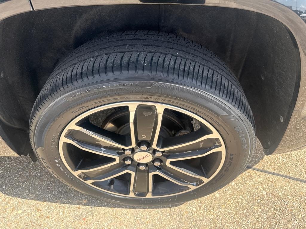 GMC Acadia FWD 4dr Denali 2017