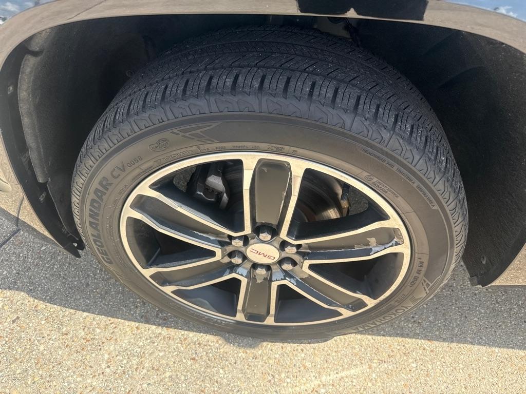 GMC Acadia FWD 4dr Denali 2017