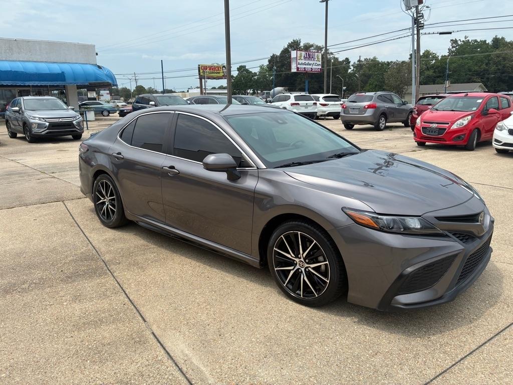 Toyota Camry SE Auto (Natl) 2021