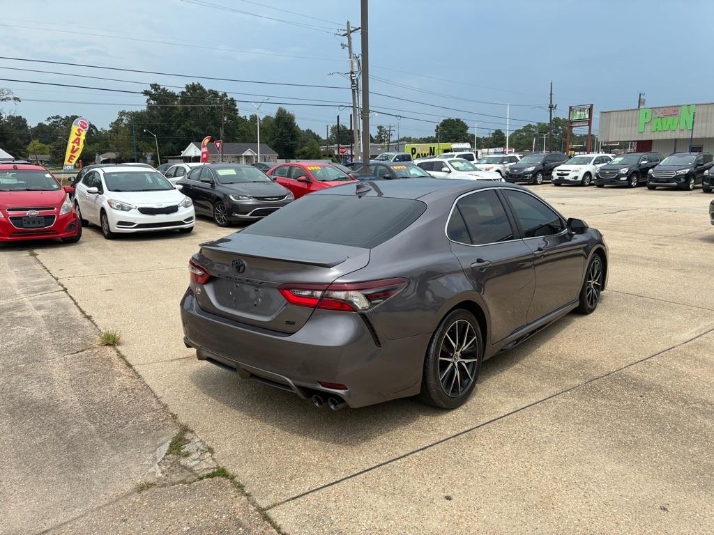 Toyota Camry SE Auto (Natl) 2021