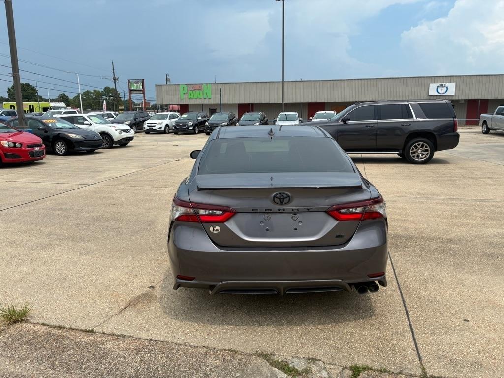 Toyota Camry SE Auto (Natl) 2021