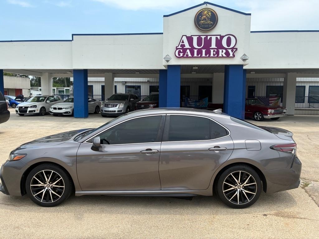 Toyota Camry SE Auto (Natl) 2021