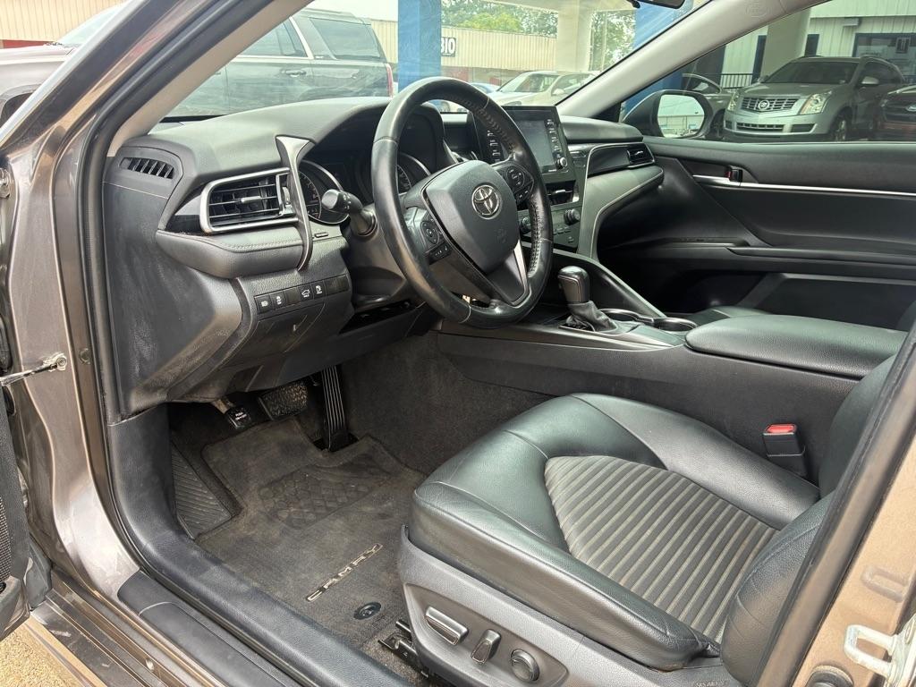 Toyota Camry SE Auto (Natl) 2021