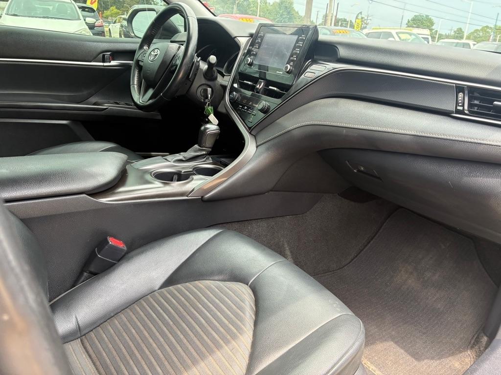 Toyota Camry SE Auto (Natl) 2021