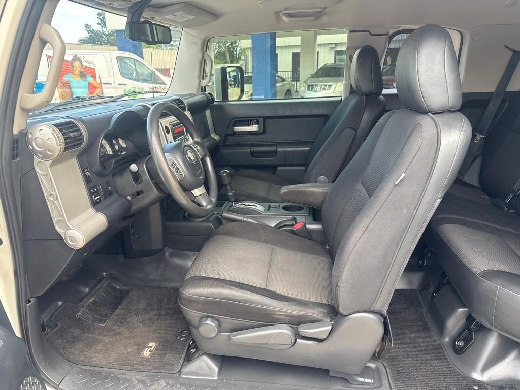 Toyota FJ Cruiser RWD 4dr Auto (Natl) 2012