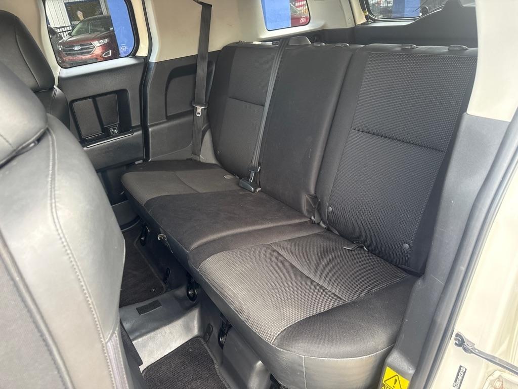 Toyota FJ Cruiser RWD 4dr Auto (Natl) 2012