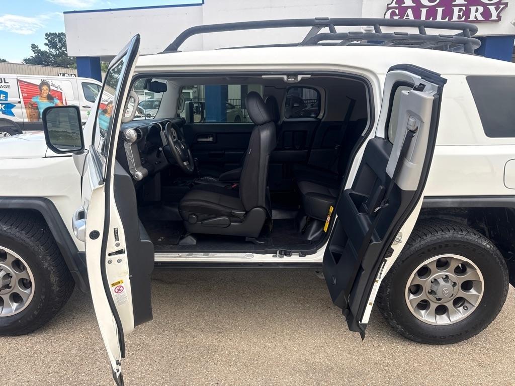Toyota FJ Cruiser RWD 4dr Auto (Natl) 2012