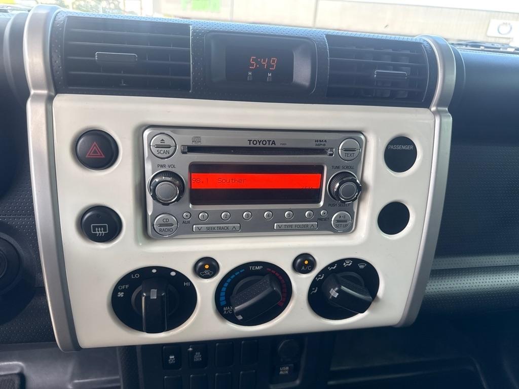 Toyota FJ Cruiser RWD 4dr Auto (Natl) 2012