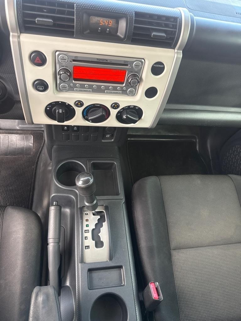 Toyota FJ Cruiser RWD 4dr Auto (Natl) 2012