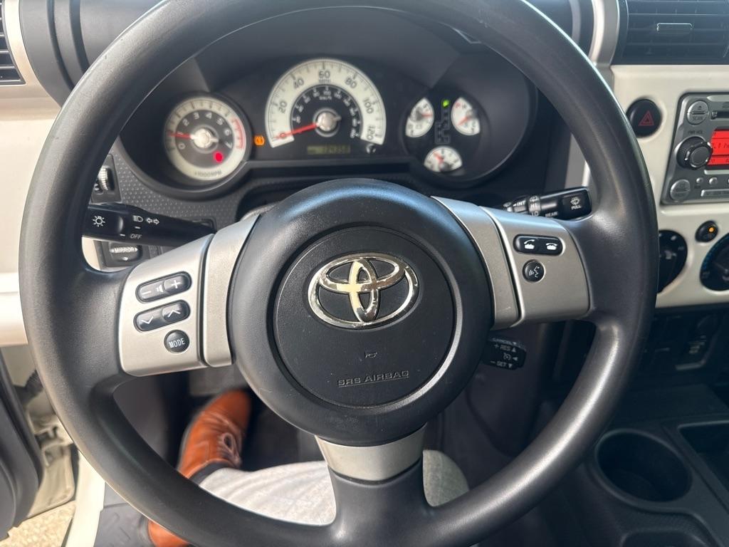Toyota FJ Cruiser RWD 4dr Auto (Natl) 2012