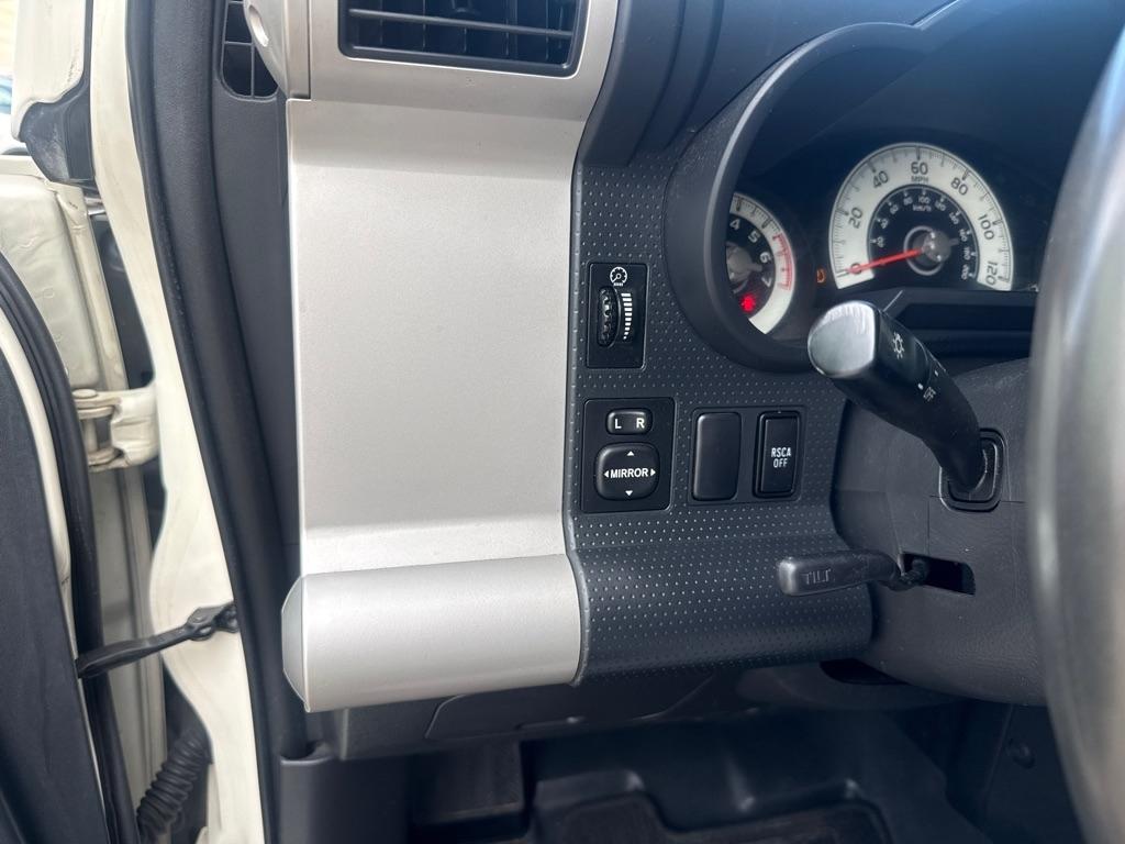Toyota FJ Cruiser RWD 4dr Auto (Natl) 2012