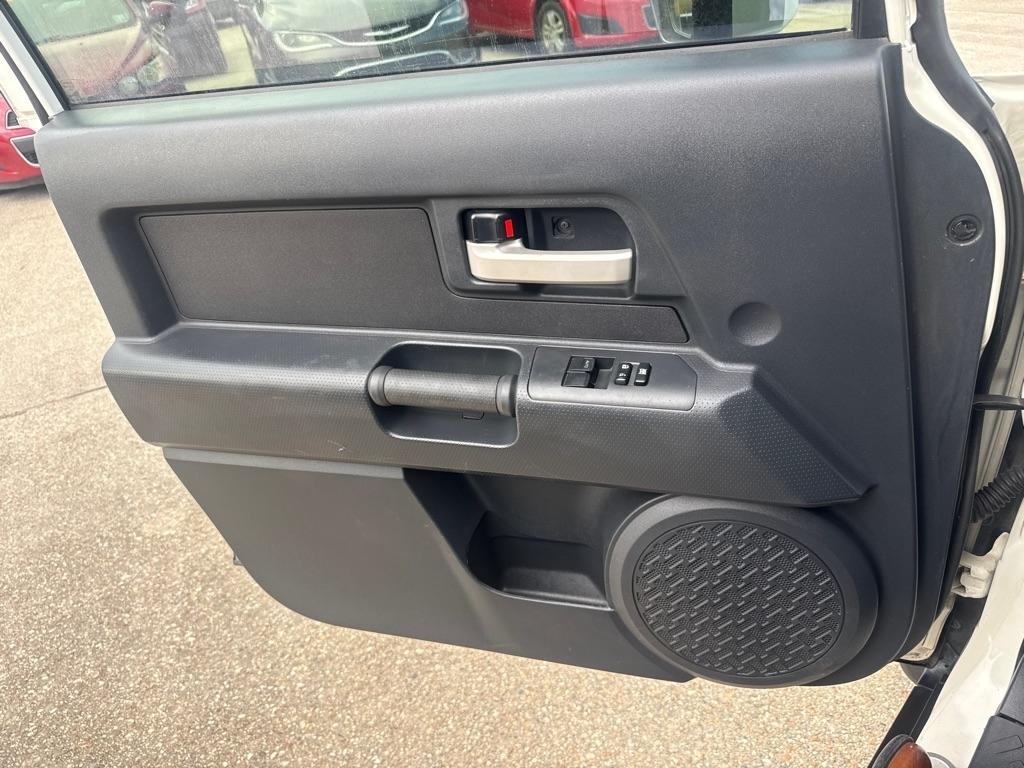 Toyota FJ Cruiser RWD 4dr Auto (Natl) 2012