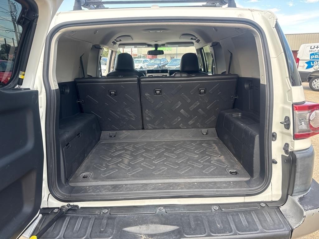 Toyota FJ Cruiser RWD 4dr Auto (Natl) 2012