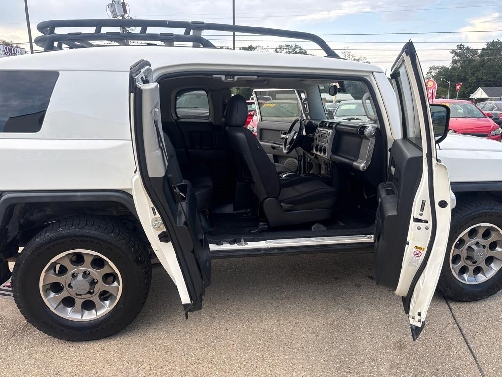 Toyota FJ Cruiser RWD 4dr Auto (Natl) 2012
