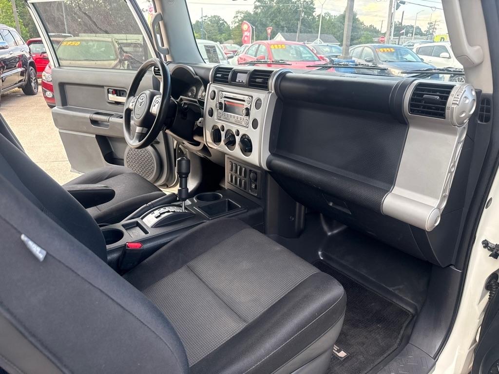 Toyota FJ Cruiser RWD 4dr Auto (Natl) 2012