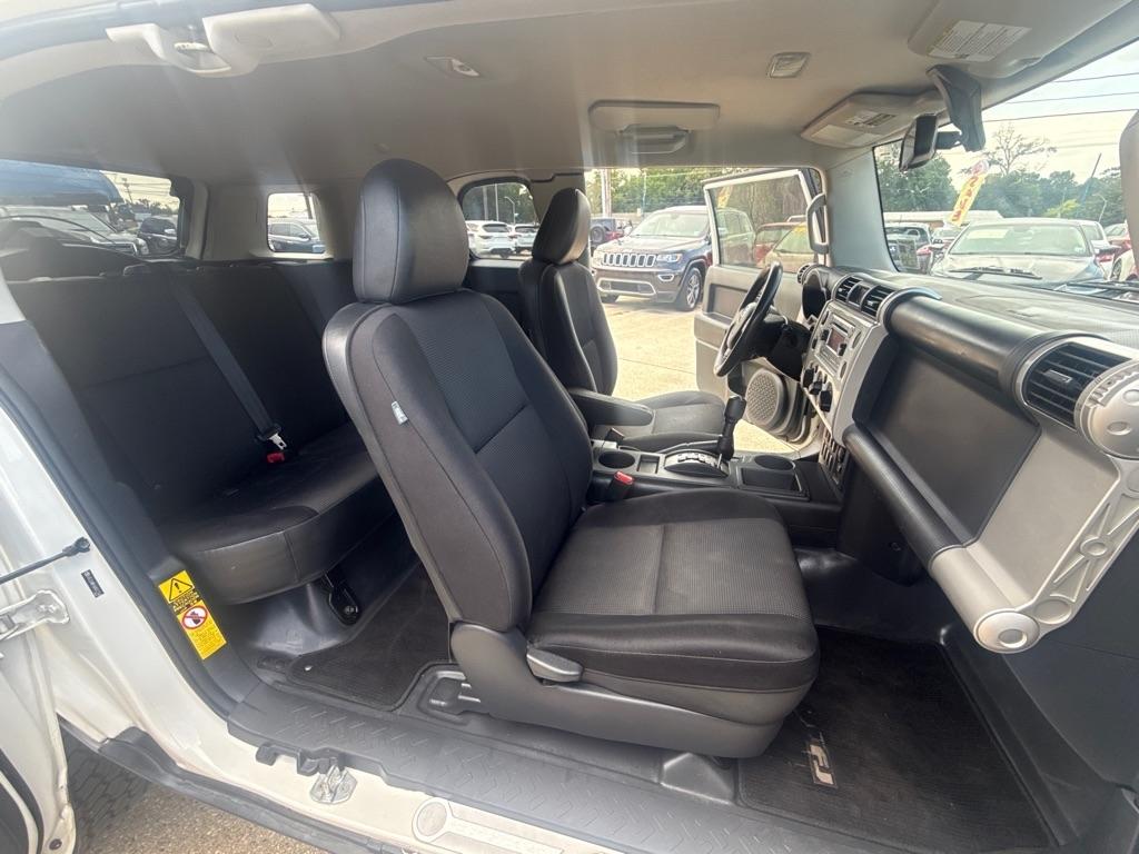 Toyota FJ Cruiser RWD 4dr Auto (Natl) 2012