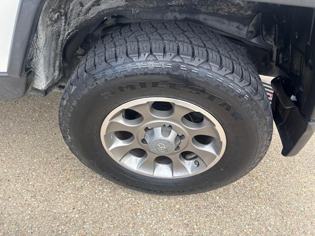 Toyota FJ Cruiser RWD 4dr Auto (Natl) 2012