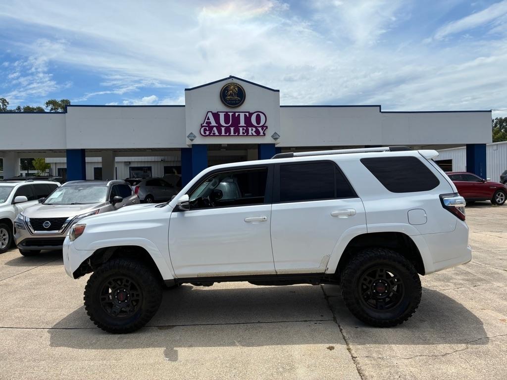 Toyota 4Runner SR5  2018