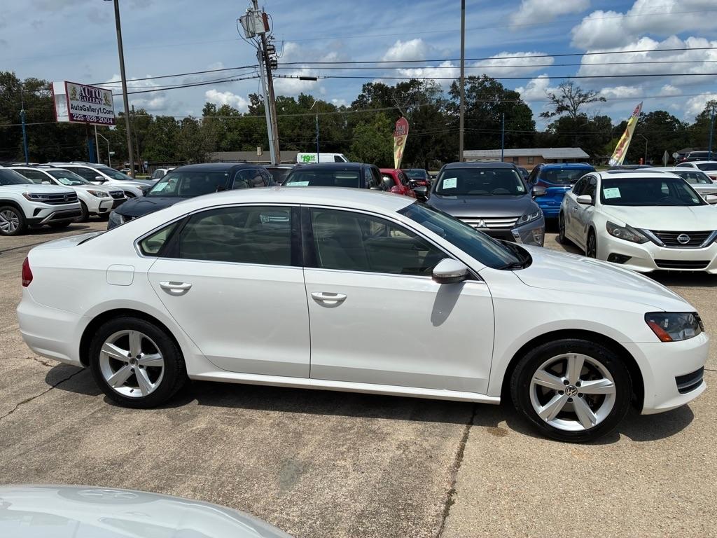 Volkswagen Passat 4dr Sdn 2.5L Auto SE 2012