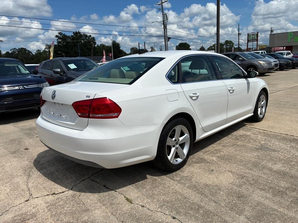 Volkswagen Passat 4dr Sdn 2.5L Auto SE 2012