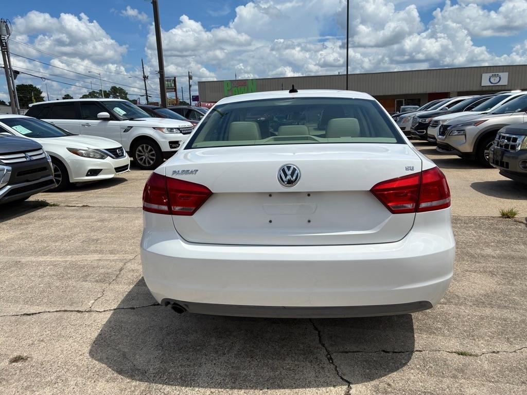 Volkswagen Passat 4dr Sdn 2.5L Auto SE 2012